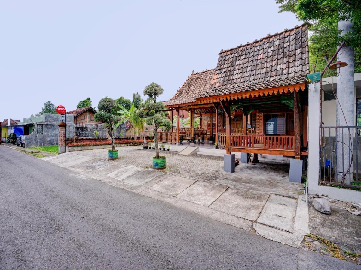 Super Oyo Collection O 90265 Cempoko Mulyo Homestay Syariah Tugu Exterior foto
